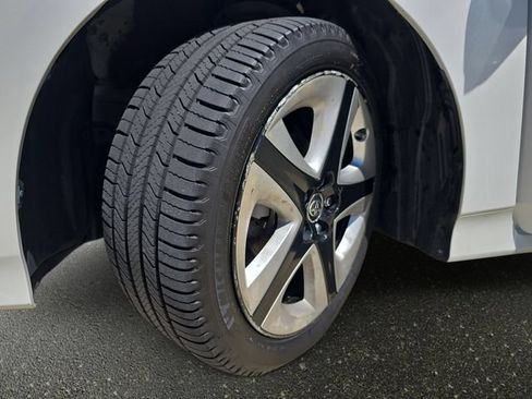 Used 2016 Toyota Prius Three Touring FWD image 34