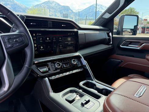 Used 2025 GMC Sierra 2500 Denali Ultimate image 23