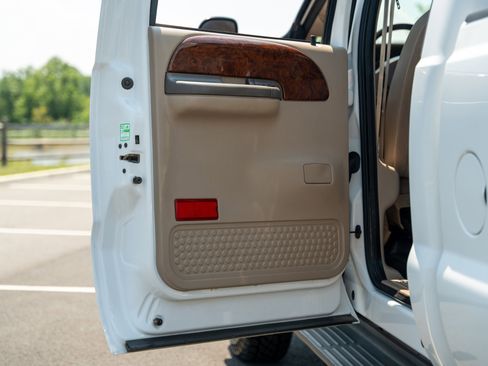 Used 2000 Ford F350 Lariat image 37