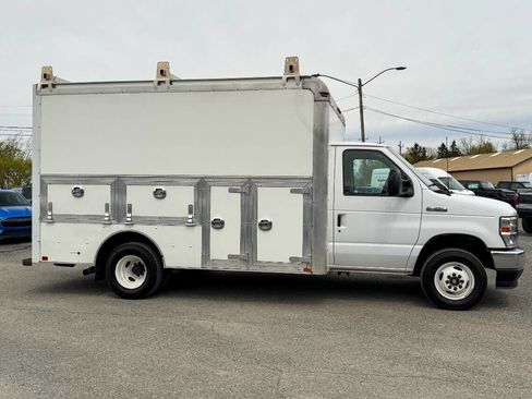 Used 2022 Ford E-350 and Econoline 350 Super Duty w/ Power Windows & Locks Group RWD image 2