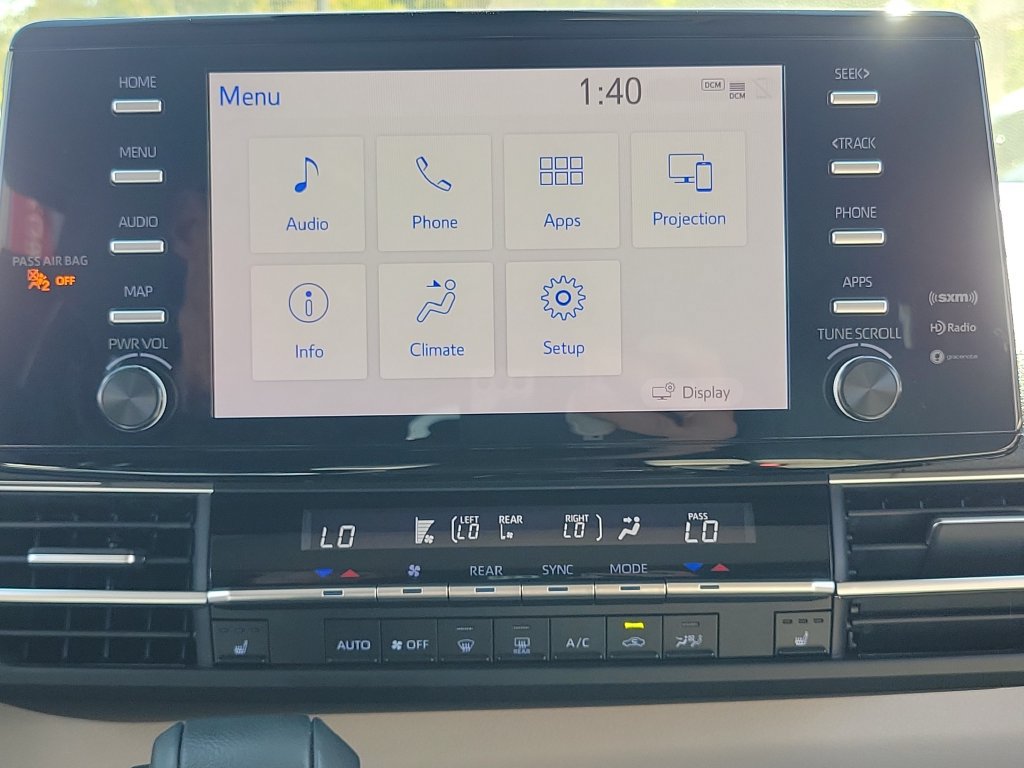 Used 2024 Toyota Sienna XLE FWD image 28