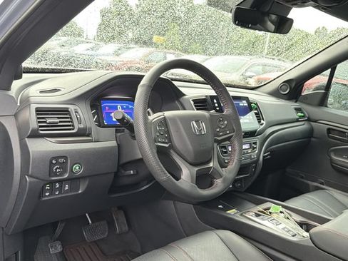 Used 2025 Honda Passport TrailSport image 10