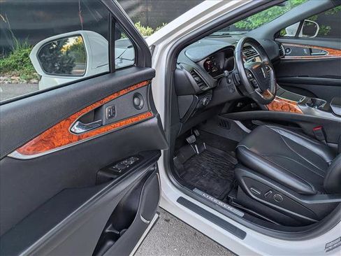 Used 2020 Lincoln Nautilus Reserve FWD image 29