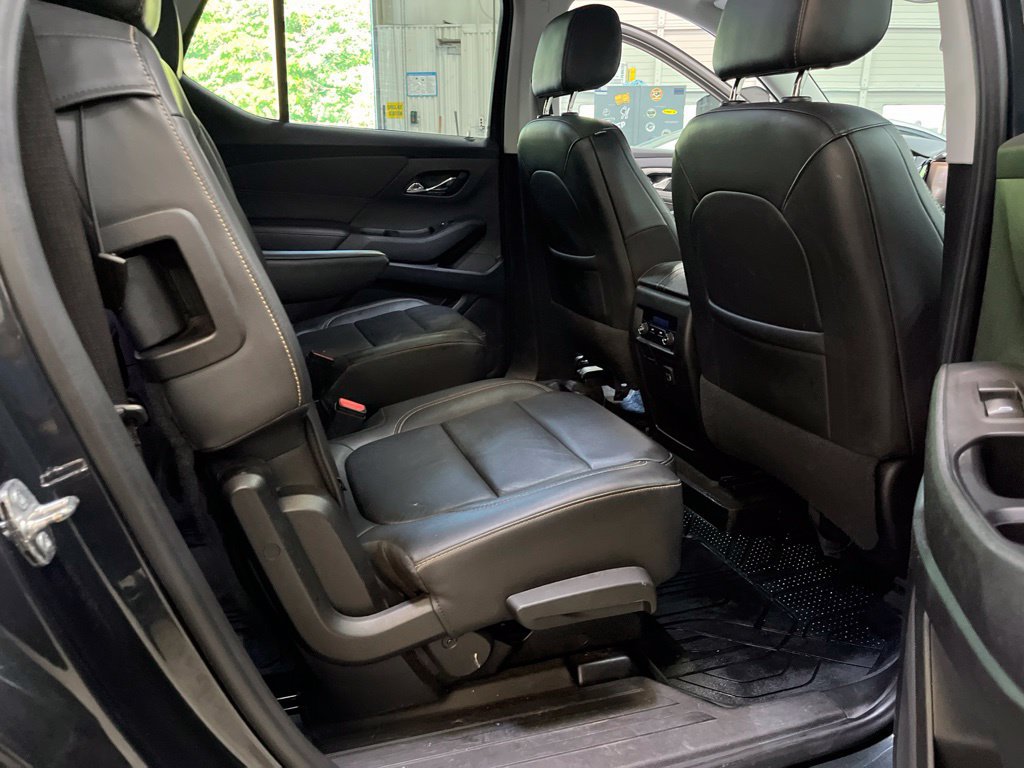 Used 2021 Chevrolet Traverse RS FWD image 30