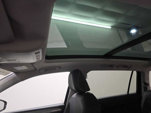 Used 2023 Volkswagen Tiguan SE w/ Panoramic Sunroof Package FWD image 18