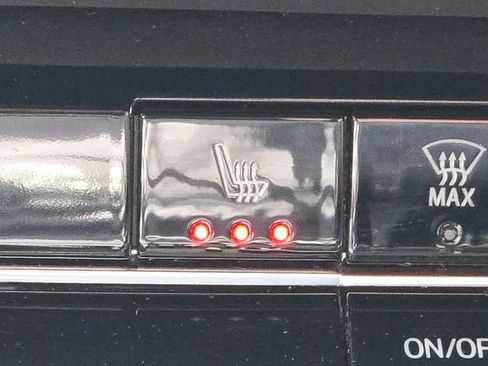 Used 2025 Chevrolet Equinox LT w/ Safety and Technology Package image 24