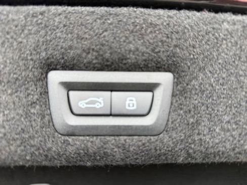 New 2026 BMW 750e xDrive image 19