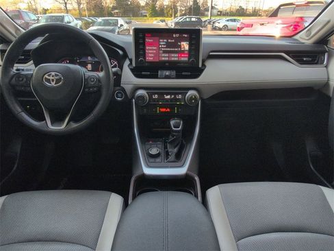 Used 2020 Toyota RAV4 Limited image 16