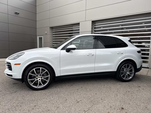 Used 2023 Porsche Cayenne S Platinum AWD/4WD image 3