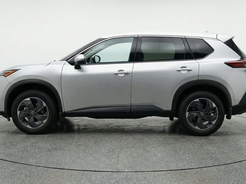 Used 2025 Nissan Rogue SV AWD/4WD image 5