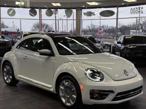Used 2018 Volkswagen Beetle 2.0T SE image 1