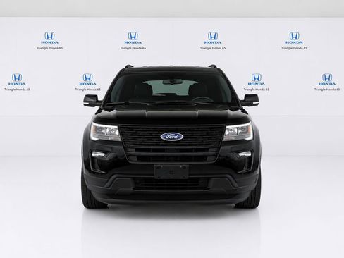 Used 2019 Ford Explorer XLT FWD image 2
