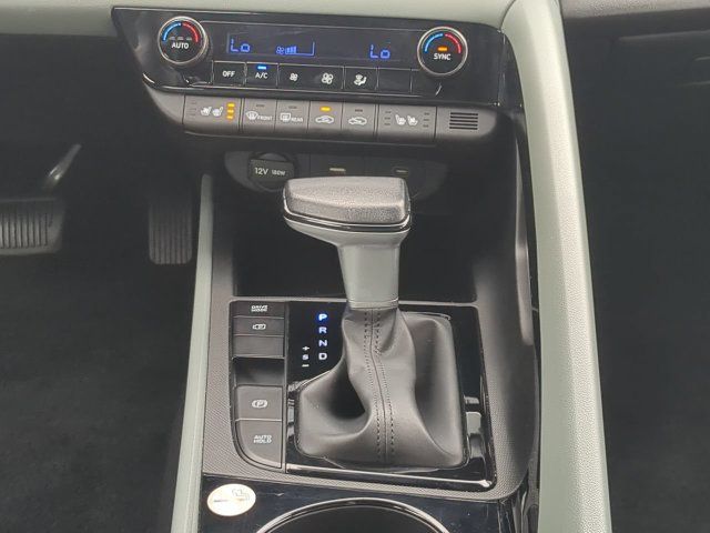 Used 2025 Hyundai Elantra Limited FWD image 17