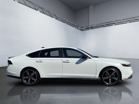 Used 2023 Honda Accord Sport image 3