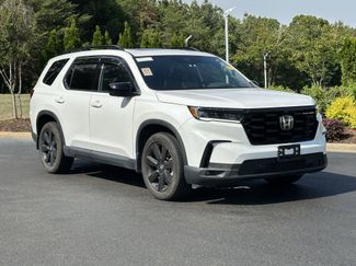 Used 2025 Honda Pilot Black Edition video 2