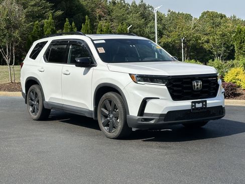 Used 2025 Honda Pilot Black Edition image 2