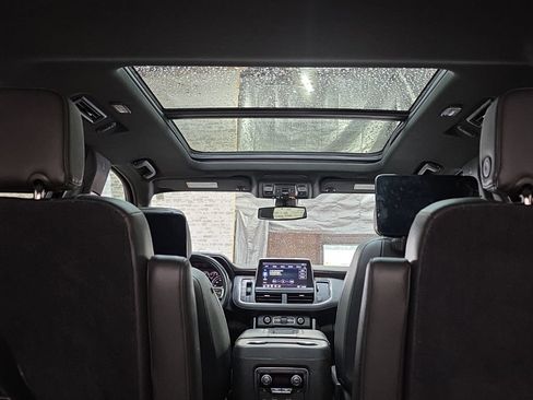 Used 2021 Chevrolet Tahoe Z71 w/ Luxury Package AWD/4WD image 16