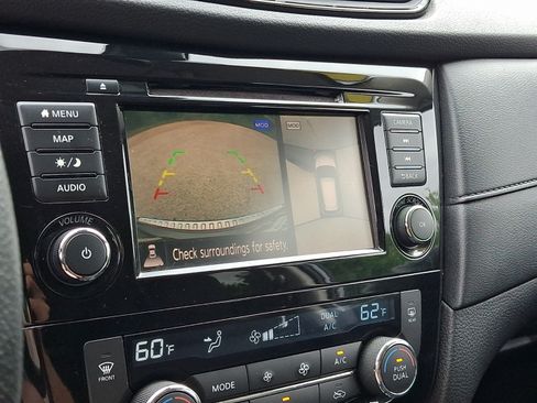 Used 2019 Nissan Rogue SV w/ Premium Package AWD/4WD image 18