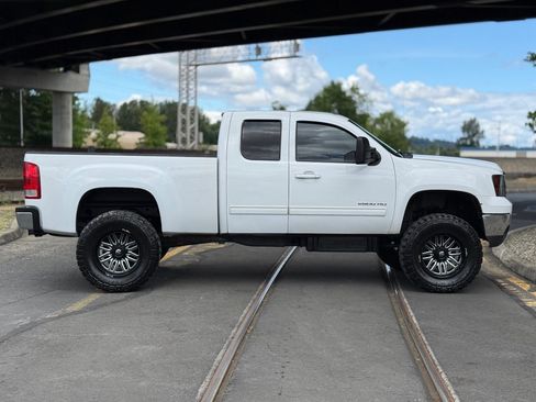 Used 2013 GMC Sierra 2500 SLT w/ SLT Convenience Package AWD/4WD image 2