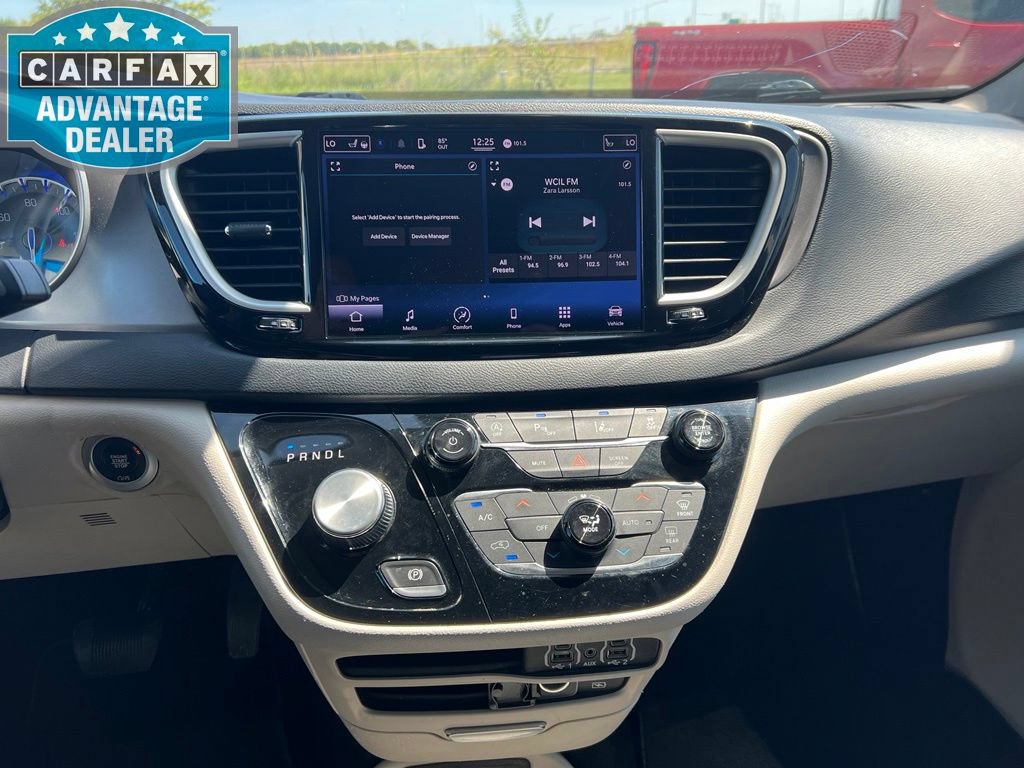 Used 2022 Chrysler Pacifica Touring-L FWD image 13