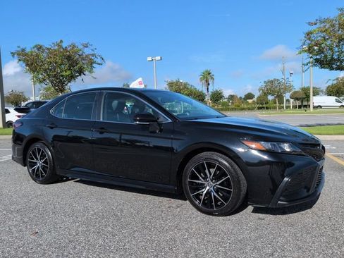 Certified 2022 Toyota Camry SE w/ Convenience Package FWD image 1