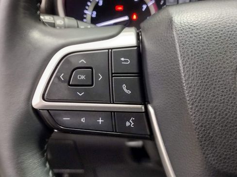 Used 2022 Toyota Highlander XLE image 29