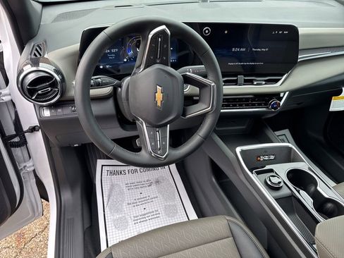 New 2026 Chevrolet Equinox LT w/ Convenience Package II FWD image 16