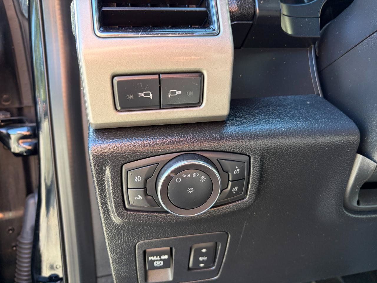 Used 2018 Ford F150 Lariat w/ Equipment Group 502A Luxury AWD/4WD image 13