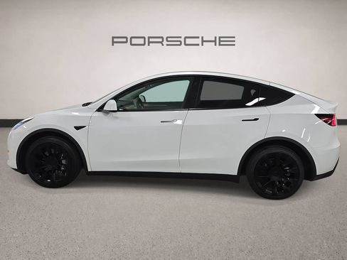 Used 2023 Tesla Model Y Long Range AWD/4WD image 2