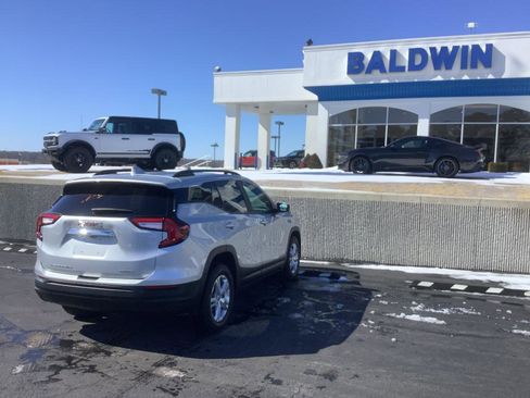 Used 2022 GMC Terrain SLE w/ Driver Convenience Package image 7