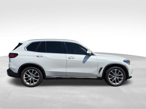 Used 2022 BMW X5 xDrive40i w/ Premium Package AWD/4WD image 2