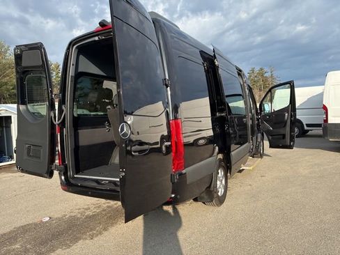 Used 2021 Mercedes-Benz Sprinter 2500 image 23
