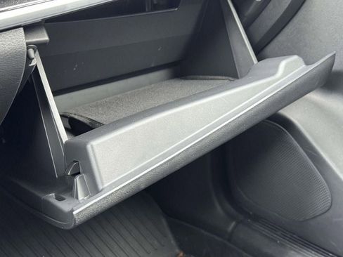 Used 2025 Nissan Rogue SV image 9