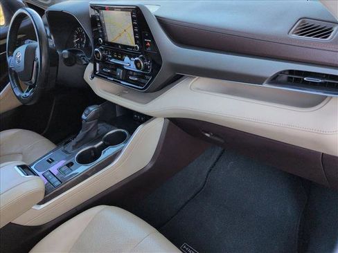 Used 2020 Toyota Highlander Limited image 24
