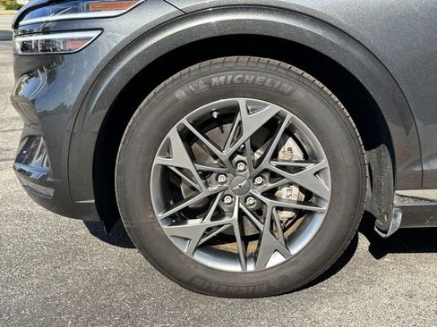 Used 2024 Genesis GV70 2.5T w/ Select Package image 9