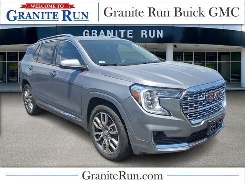 Used 2023 GMC Terrain Denali w/ Denali Premium Package AWD/4WD image 1