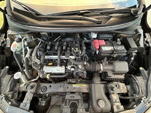 Used 2022 Nissan Versa SV FWD image 11