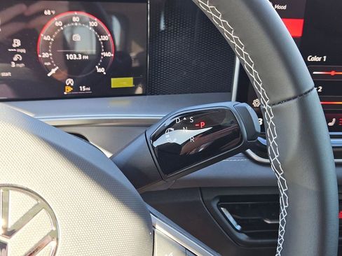 New 2026 Volkswagen Tiguan SE FWD image 13