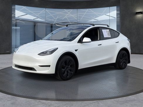 Used 2025 Tesla Model Y Long Range RWD image 2