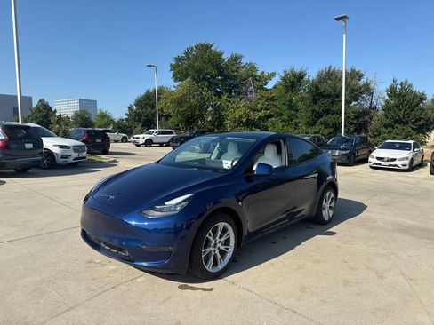 Used 2023 Tesla Model Y Long Range AWD/4WD image 1