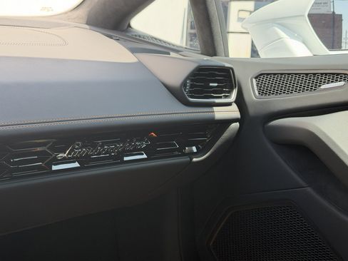 Used 2023 Lamborghini Huracan EVO RWD image 29