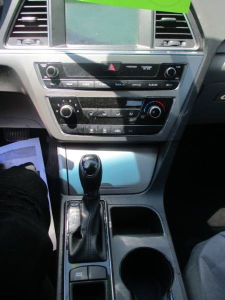Used 2016 Hyundai Sonata SE FWD image 12