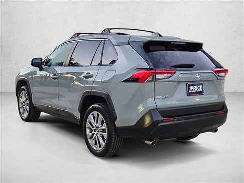 Used 2022 Toyota RAV4 XLE Premium image 8
