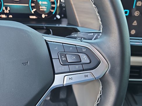 Certified 2025 Volkswagen Atlas SE image 22