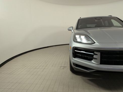 New 2026 Porsche Cayenne AWD/4WD image 12