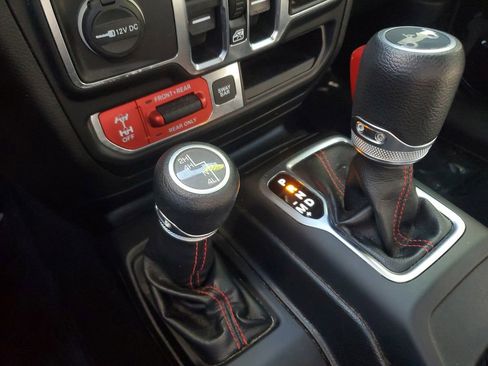 Used 2019 Jeep Wrangler Unlimited Rubicon image 32