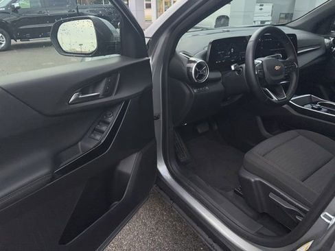 Used 2026 Chevrolet Equinox LT AWD/4WD image 30