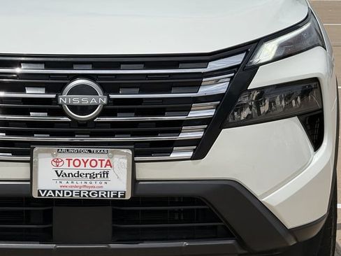 Used 2024 Nissan Rogue S AWD/4WD image 9