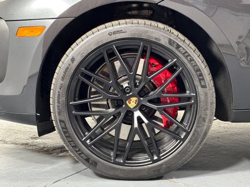 Certified 2024 Porsche Macan GTS AWD/4WD image 33