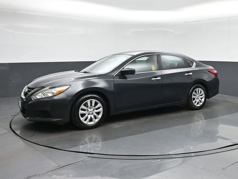 Used 2017 Nissan Altima 2.5 S w/ Power Driver Seat Package image 3